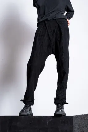 eigensinnig wien | Goethe | Extravagante Baggy Pants mit tiefem Schritt aus Wolle in schwarz