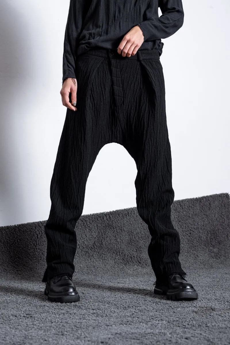 eigensinnig wien | Goethe | Extravagante Baggy Pants mit tiefem Schritt aus Wolle in schwarz