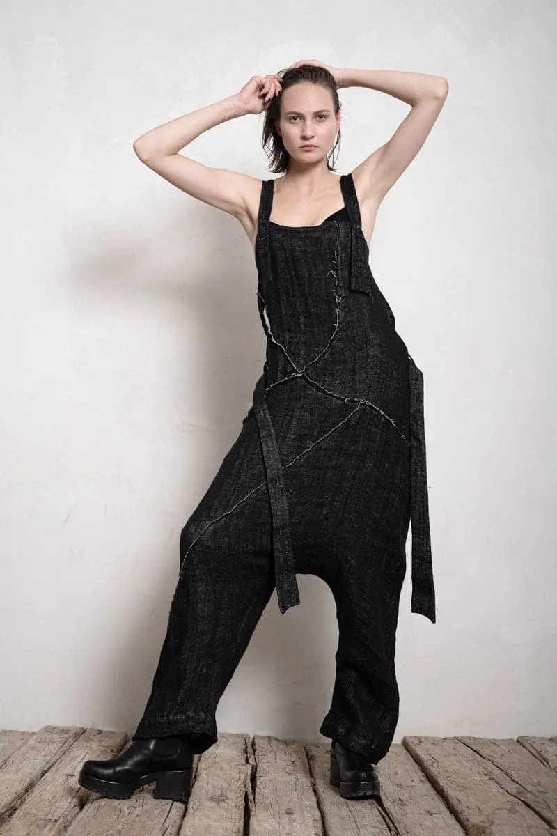 eigensinnig wien | Rilke | Extravaganter Leinen Jumpsuit in schwarz