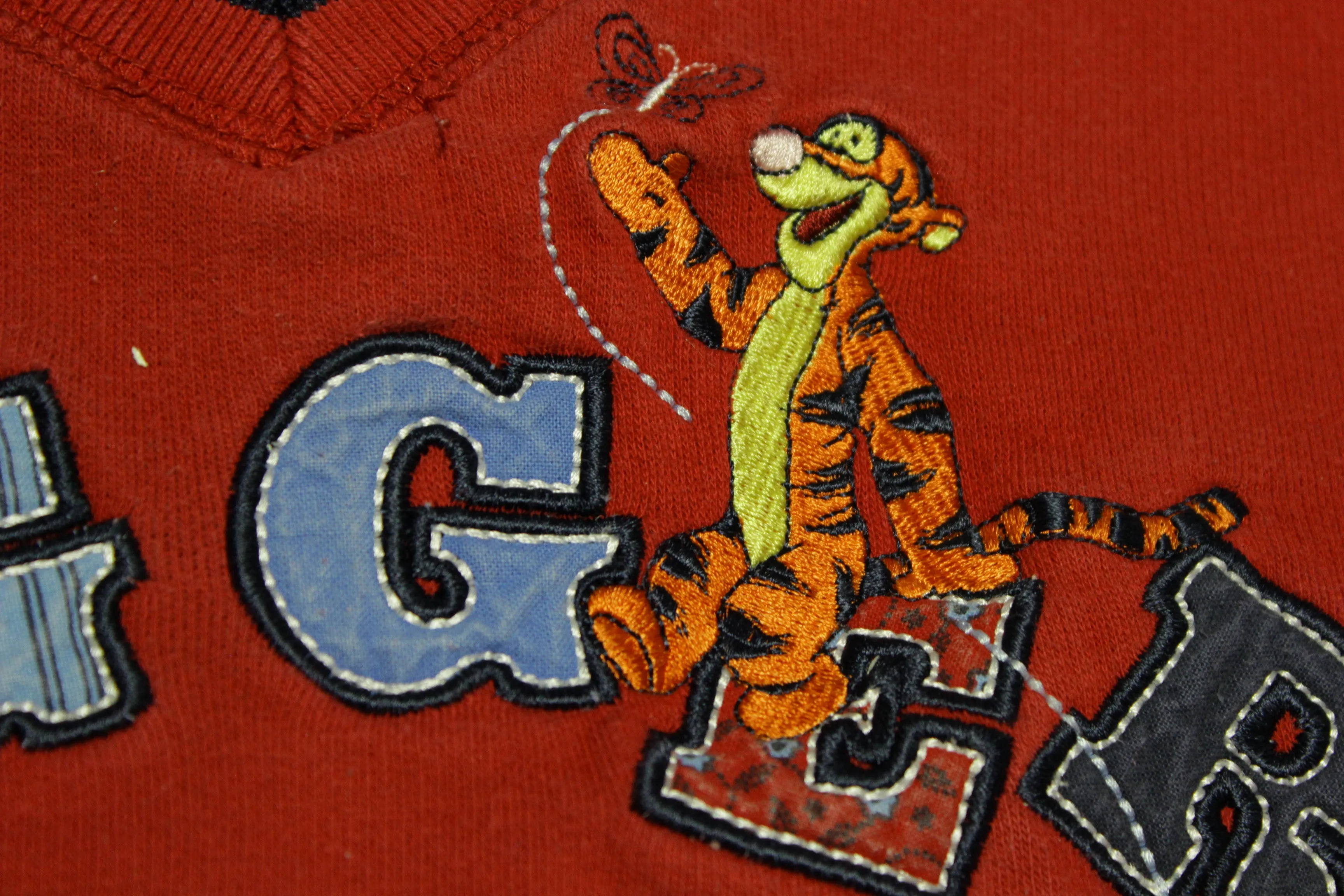 Tigger Disney Pooh Embroidered Sewn Patch Vintage 90's Crewneck Sweatshirt